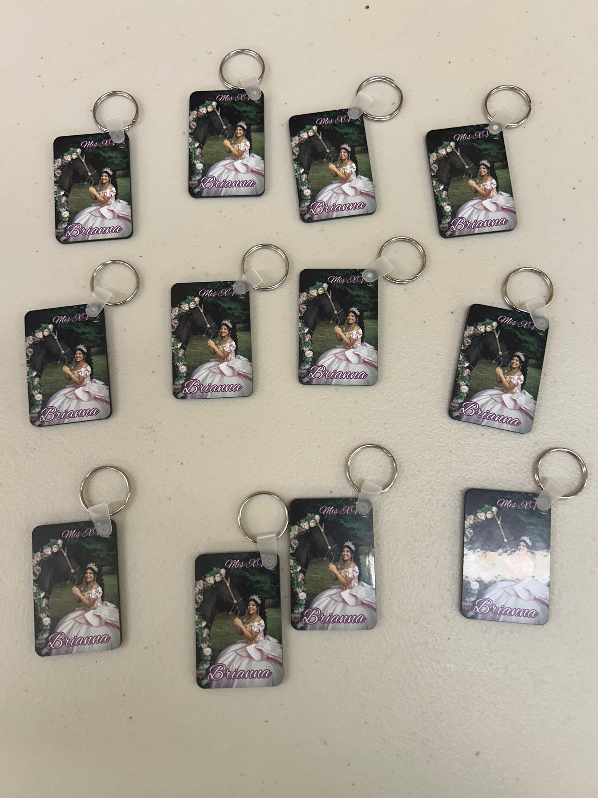 Llaveros personalizados para fiestas y negocios 12pcs