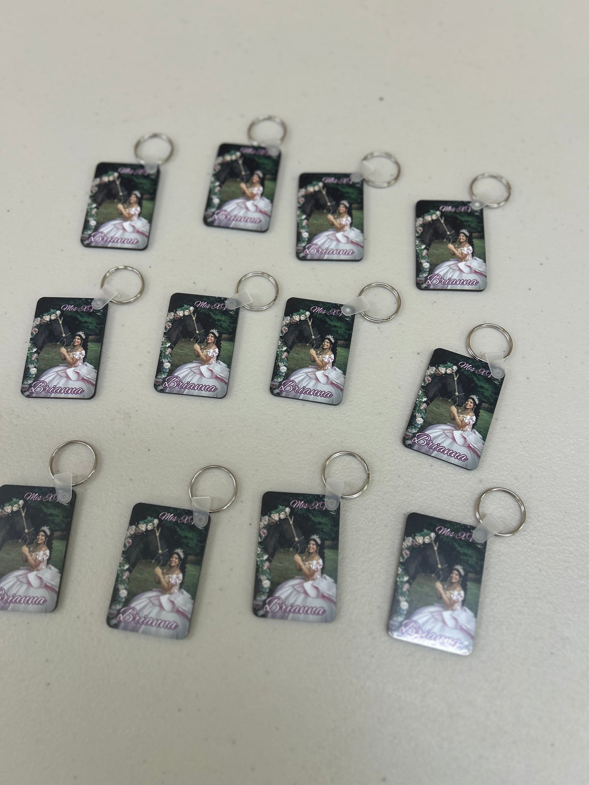 Llaveros personalizados para fiestas y negocios 12pcs